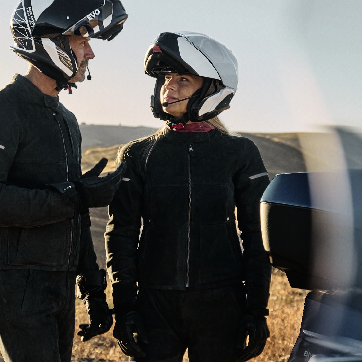 Casco BMW System 7 Carbon Evo 2022 blanco